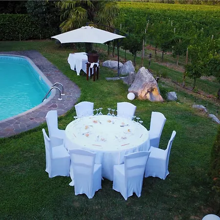 Bed & Breakfast Tinello San Urbano 3*
