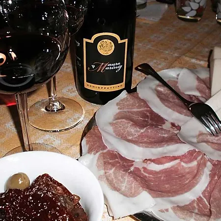 Tinello San Urbano Frühstückspension 3*