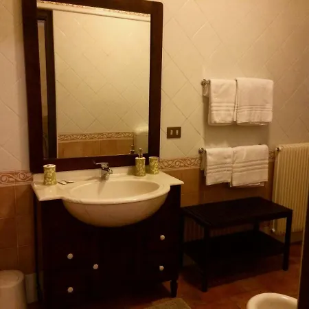 Tinello San Urbano Nocleg ze śniadaniem *